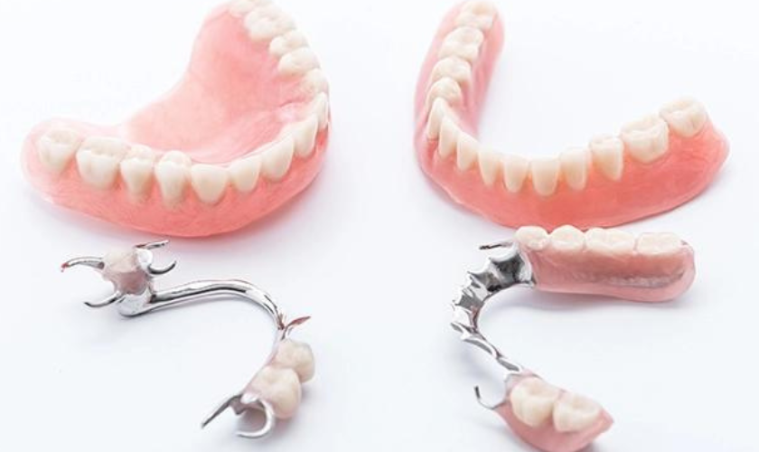 Complete denture set